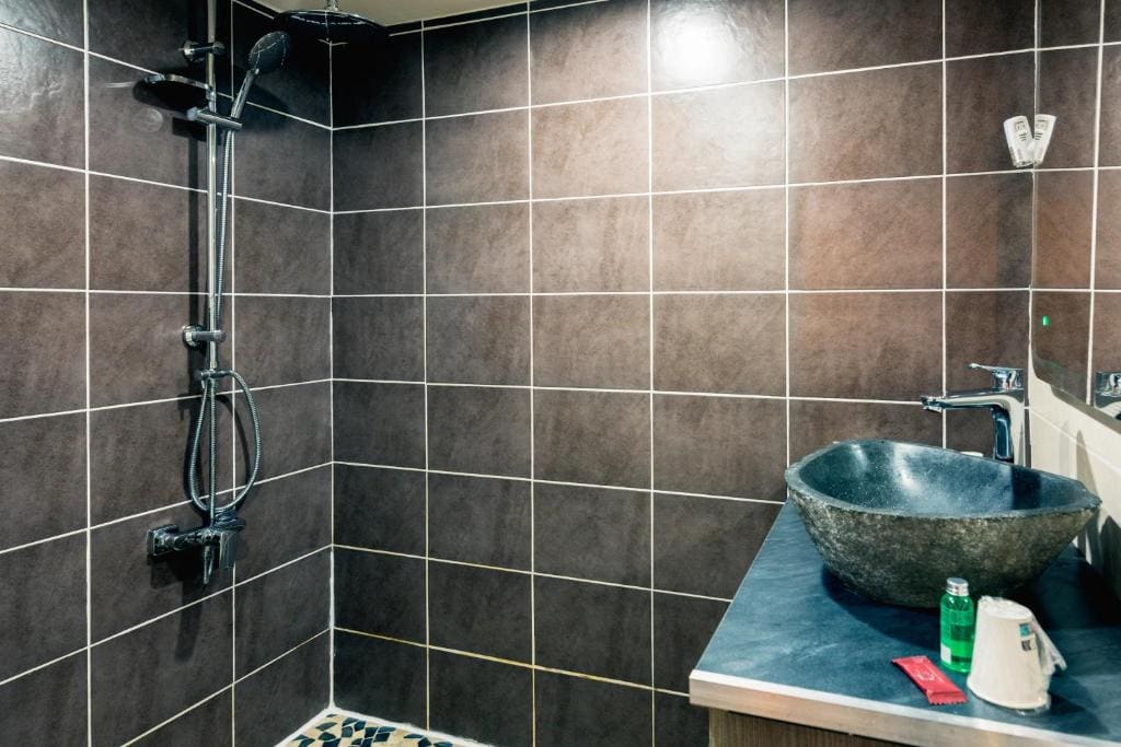 Superior Triple Room room - Image 1
