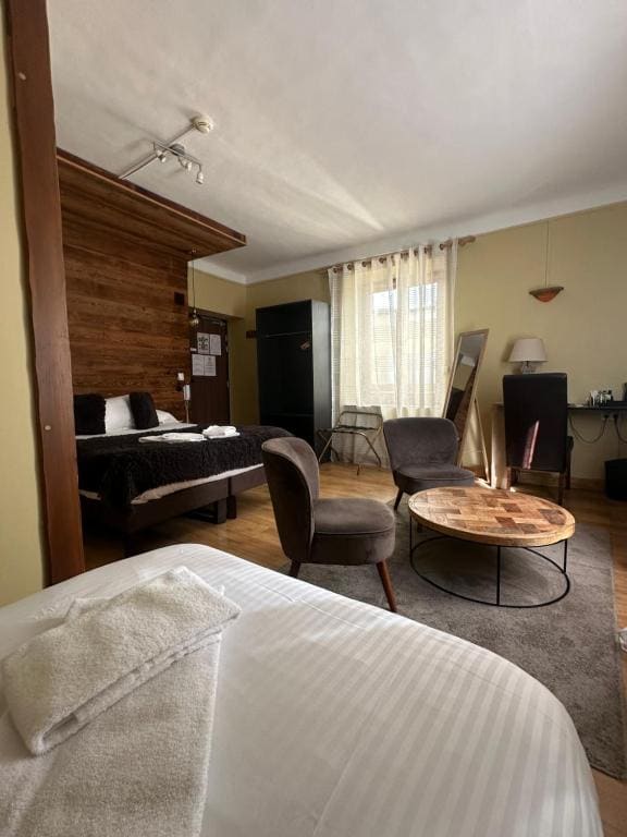 Superior Triple Room room - Image 2