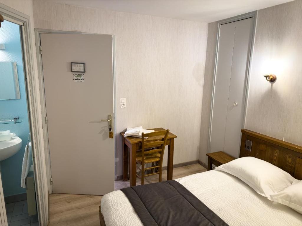 Double Room with Garden View room - Image 3