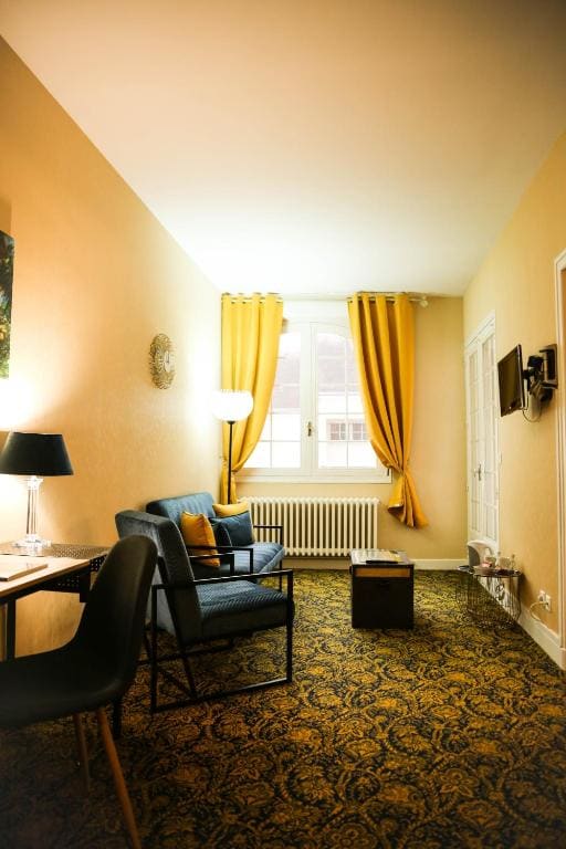 Double Room with Balcony room - Image 2