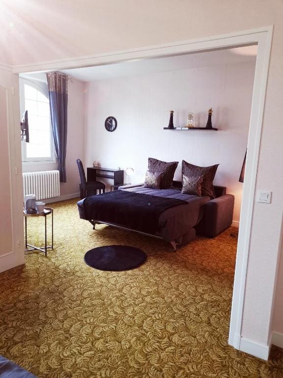 Family Room with Private Bathroom room - Image 1