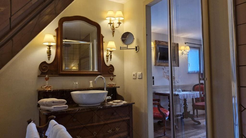 Double Room with Balcony room - Image 3