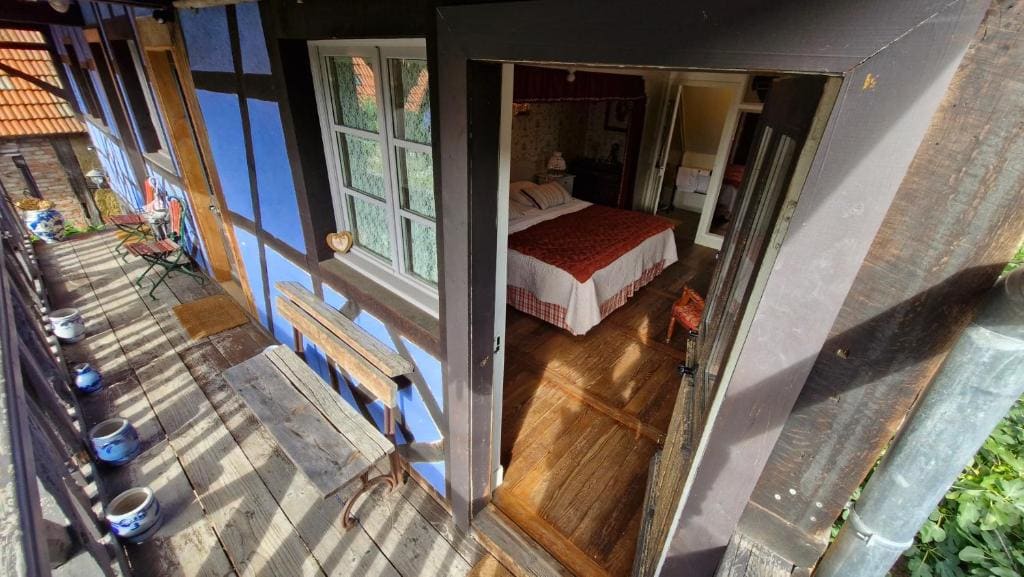 Double Room with Balcony room - Image 2