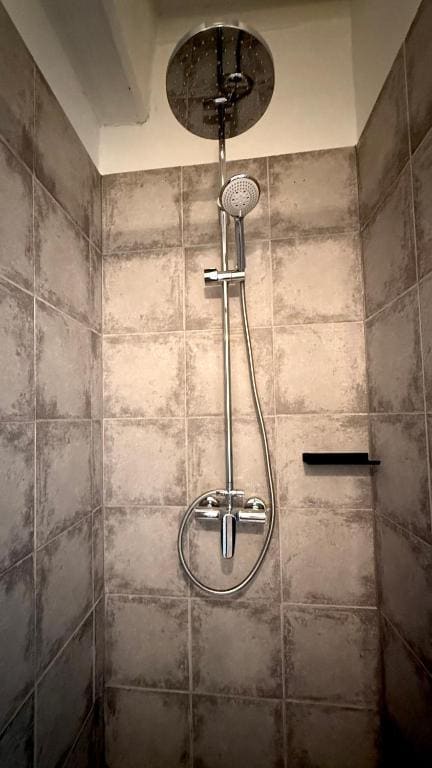 Double Room with Private Bathroom room - Image 2