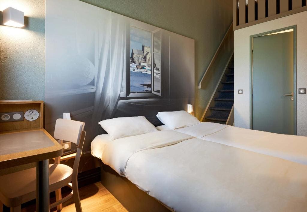 Standard Quadruple Room room - Image 2