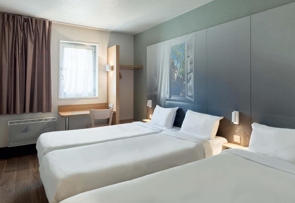 Standard Triple Room room - Image 1