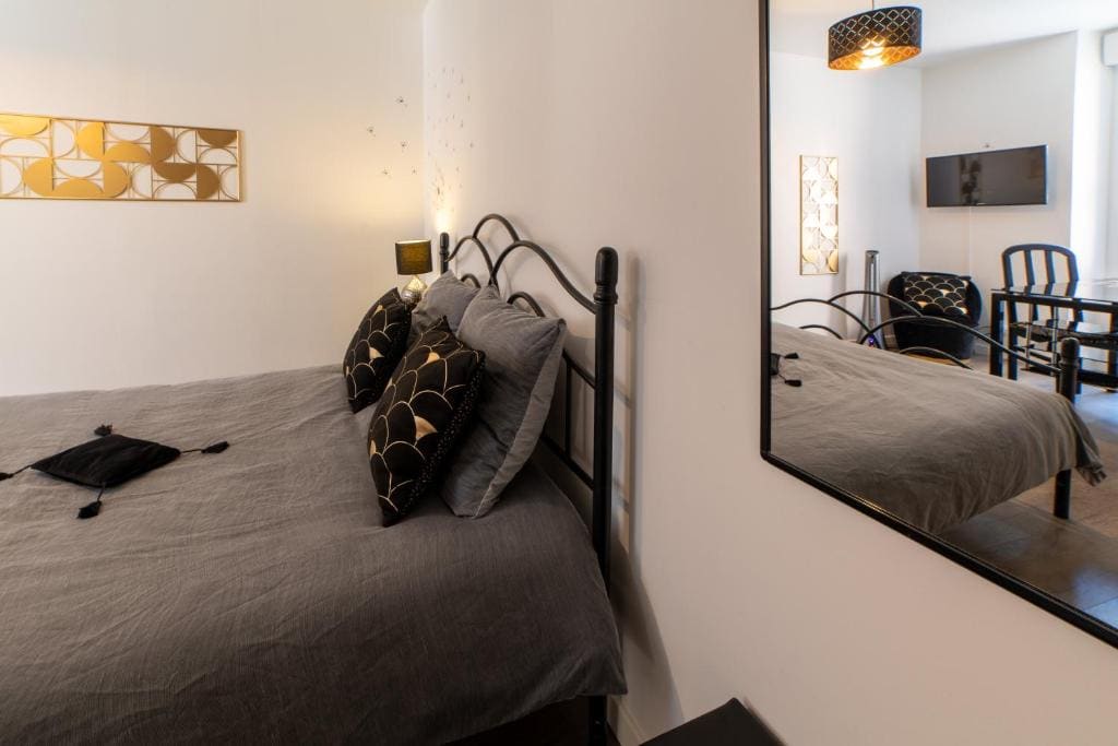 Double Room with Private External Bathroom room - Image 2