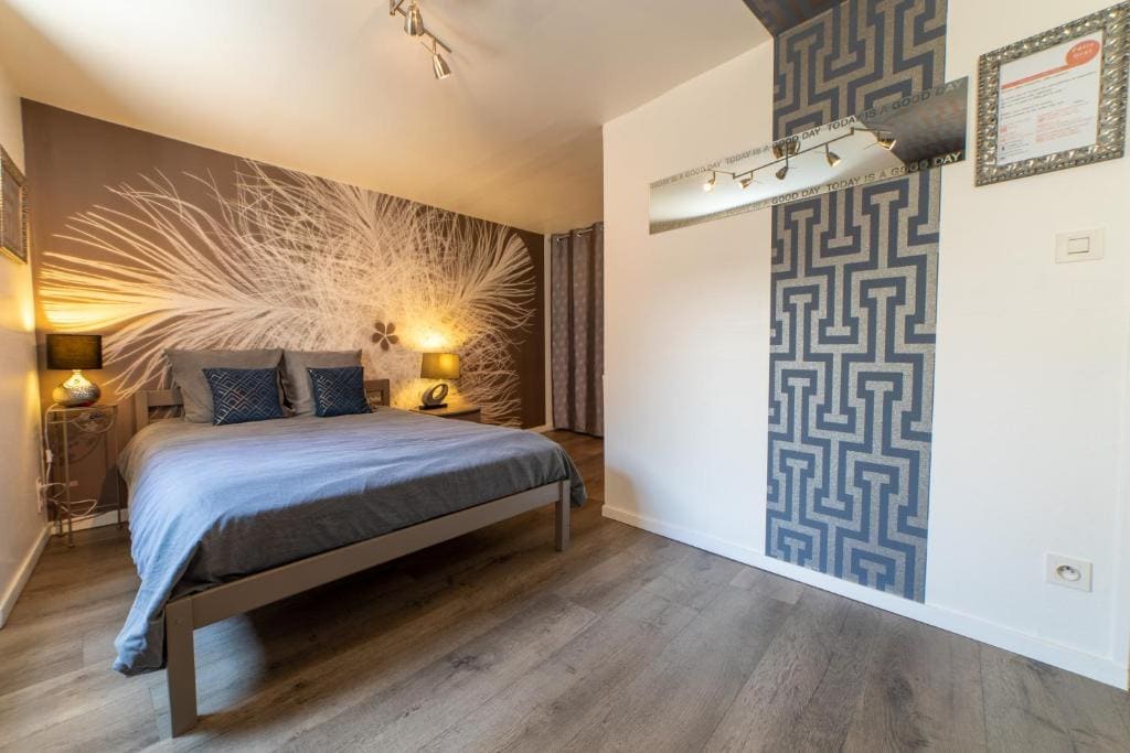 Double Room with Shared Bathroom room - Image 1