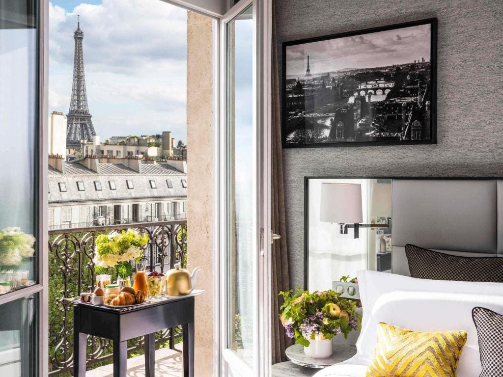 Luxury Junior King Suite with Balcony and Eiffel Tower View room - Image 1