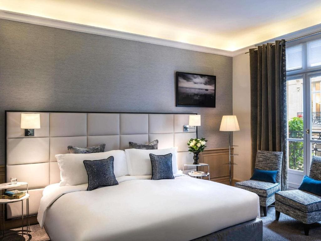 Luxury Queen Room room - Image 2
