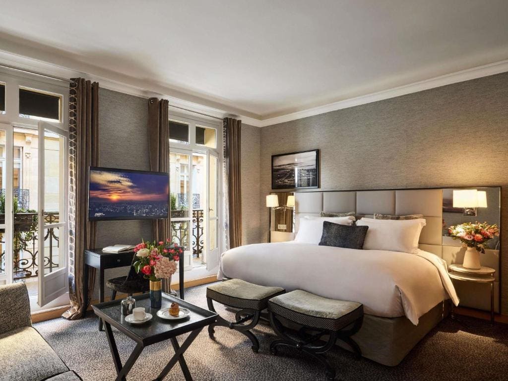 Luxury Junior King Suite with Balcony room - Image 2
