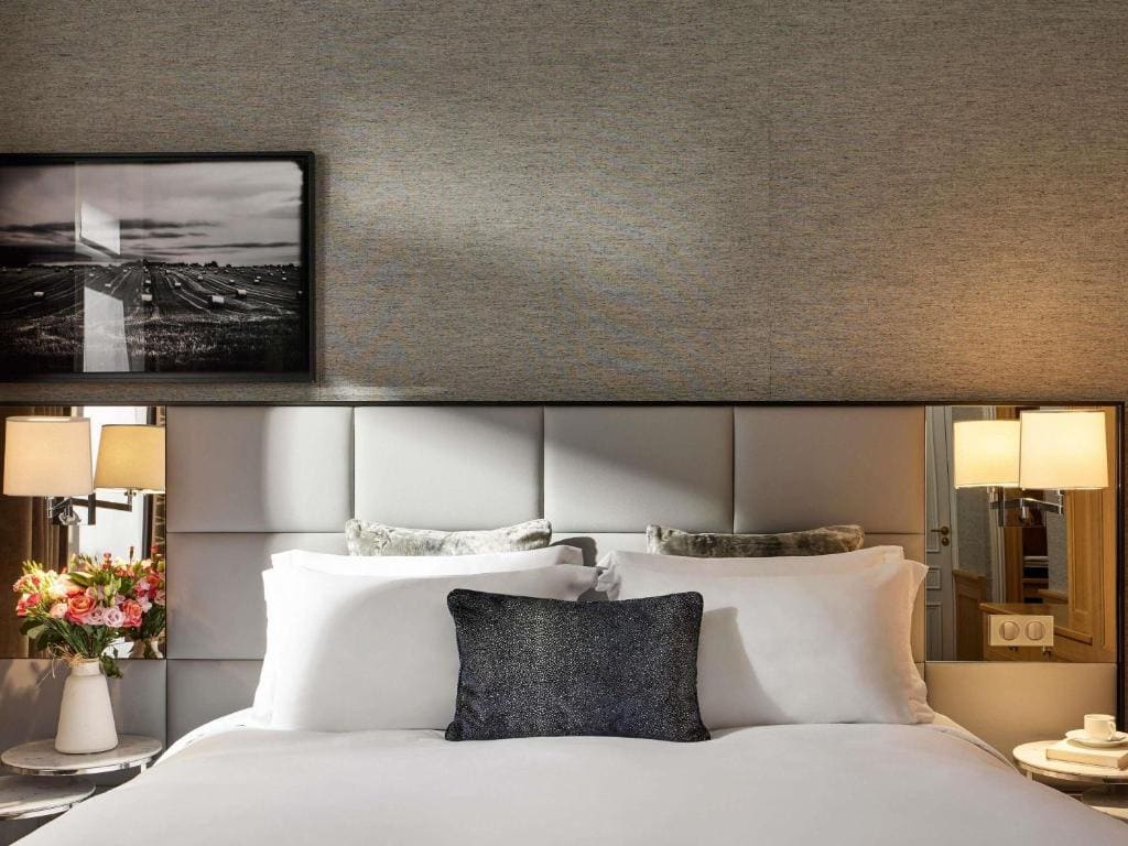 Luxury Junior King Suite with Balcony room - Image 1