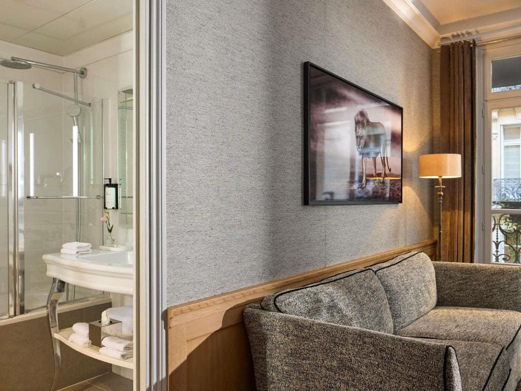 Luxury Junior King Suite with Balcony room - Image 3