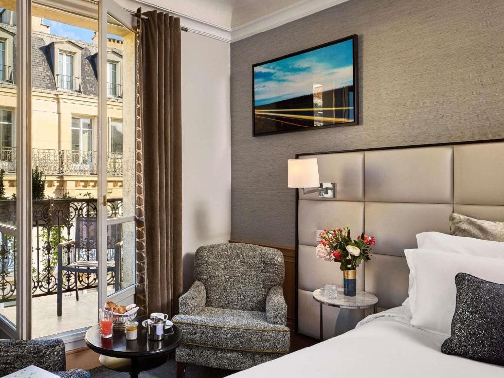 Luxury King Room with Balcony room - Image 2