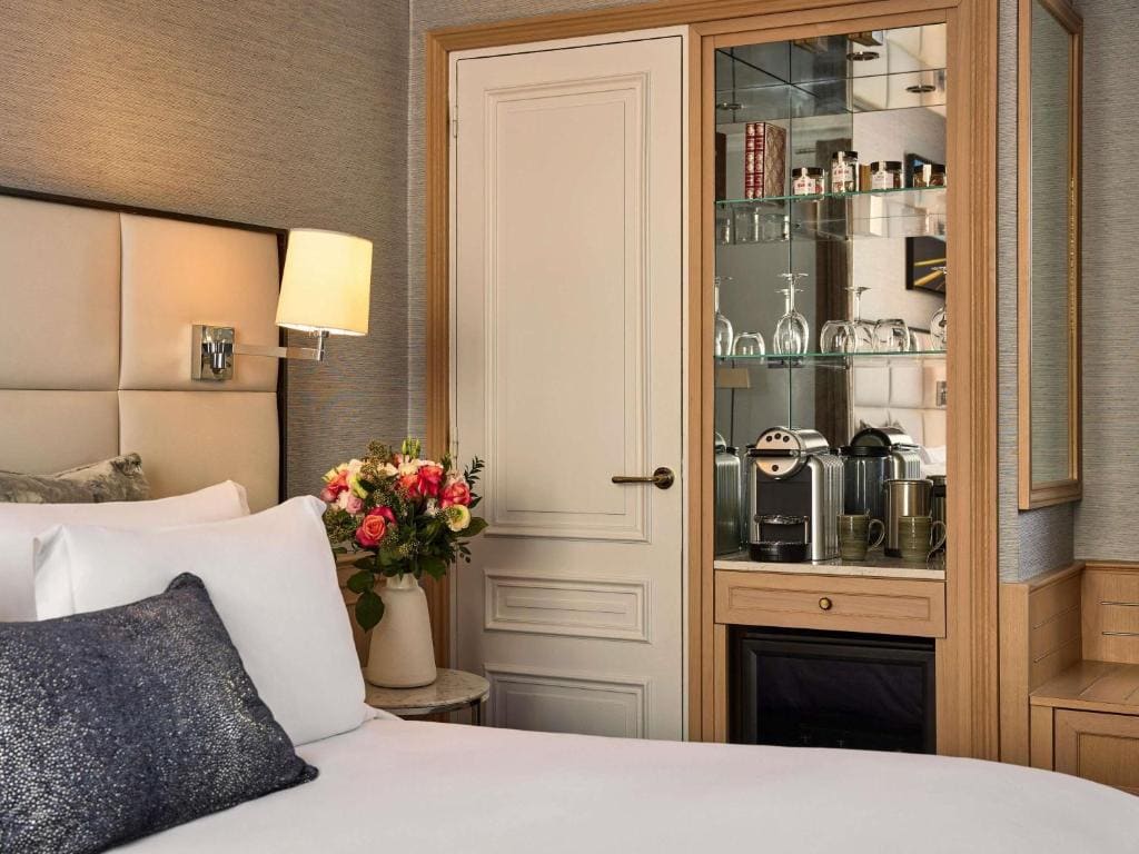 Luxury King Room with Balcony room - Image 3