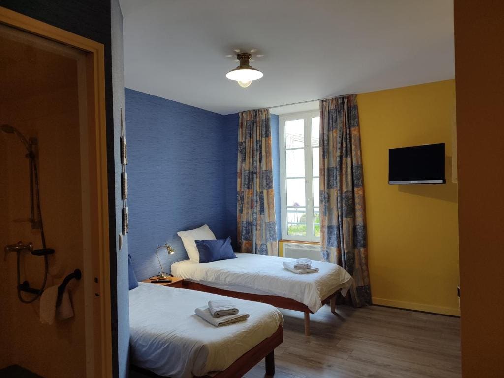 Twin Room - Disability Access room - Image 2