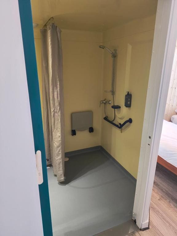 Twin Room - Disability Access room - Image 3