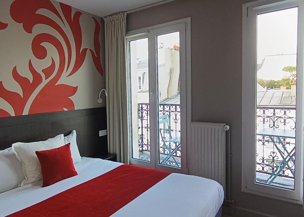 Double Room with Balcony room - Image 2