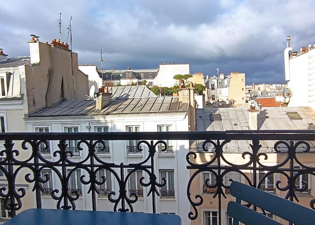 Double Room with Balcony room - Image 3