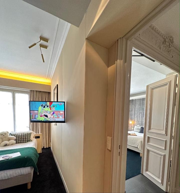 Deluxe Family Suite room - Image 3