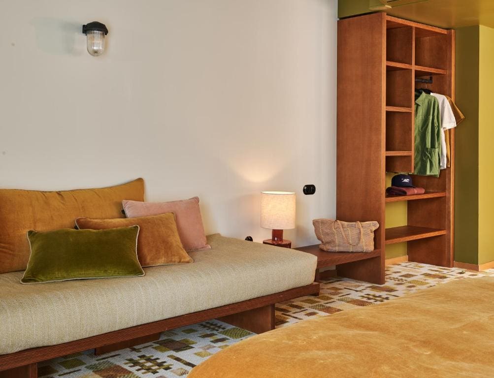 Family Room room - Image 2