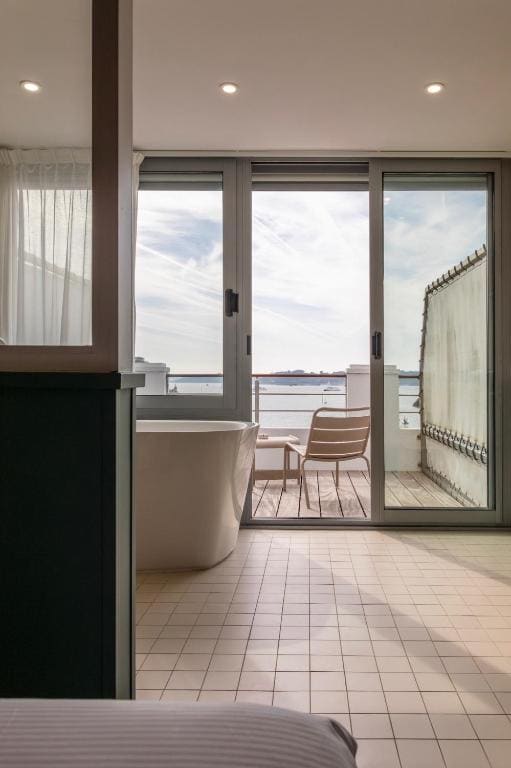 Deluxe Room - Sea View room - Image 2