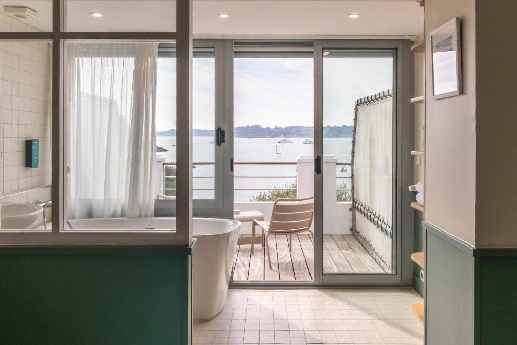 Deluxe Room - Sea View room - Image 3