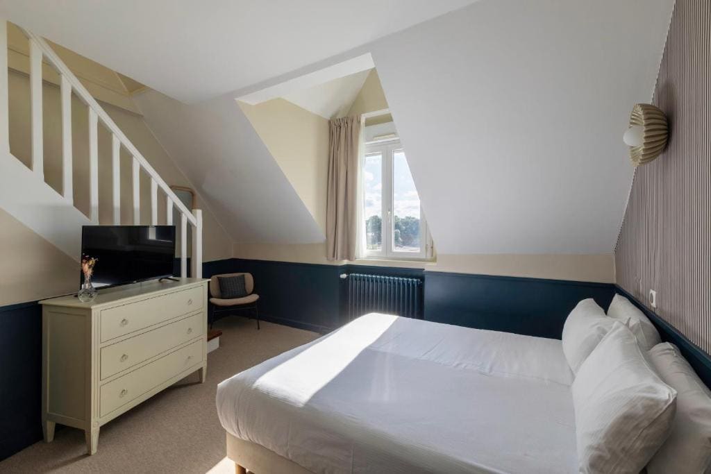 Premium Family Room room - Image 2