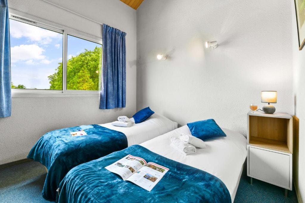 Standard Twin Room room - Image 3