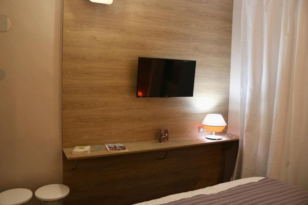 Deluxe Double Room with Shower room - Image 2