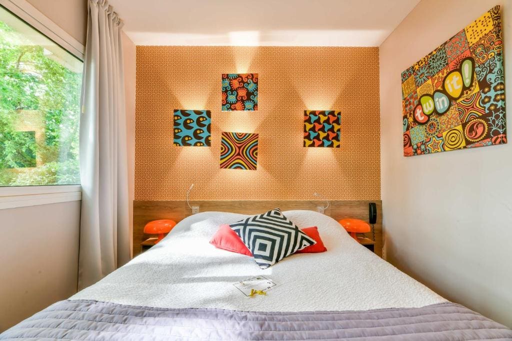 Deluxe Double Room with Shower room - Image 3