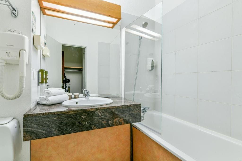 Standard Twin Room room - Image 2