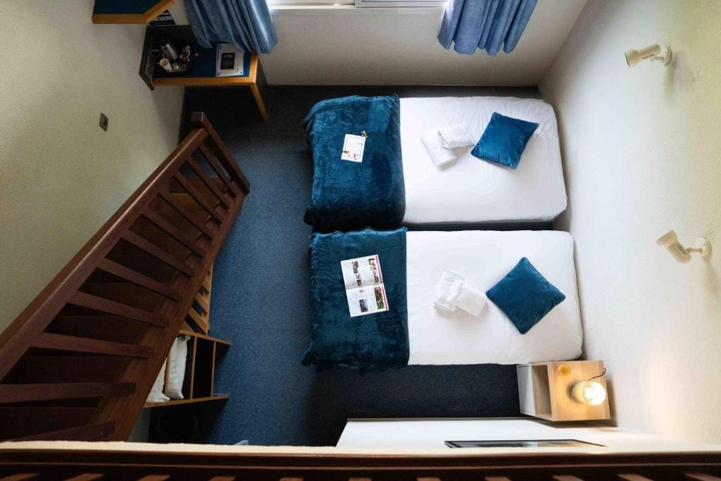 Superior Quadruple Room room - Image 1