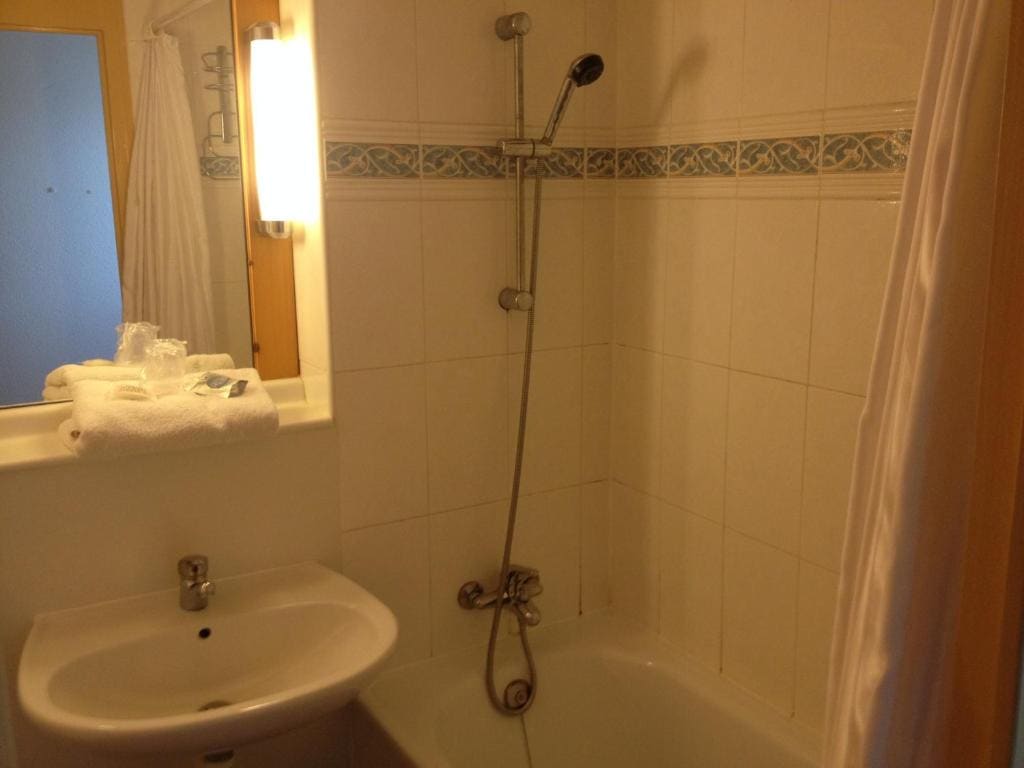 Room room - Image 3