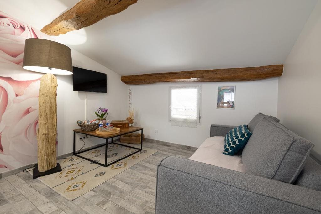 Apartment - Split Level room - Image 1