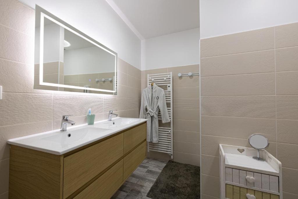 Deluxe Double Room room - Image 1