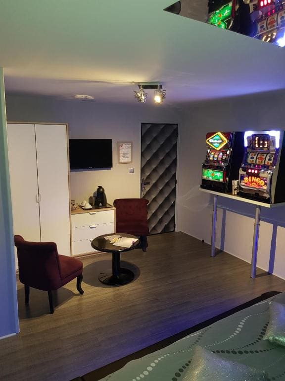 Deluxe Double Room with Shower room - Image 1