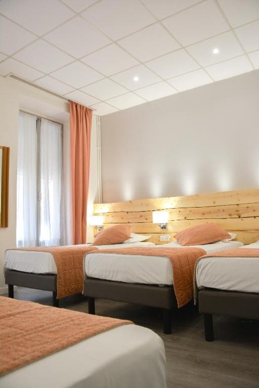 Quadruple Room room - Image 1