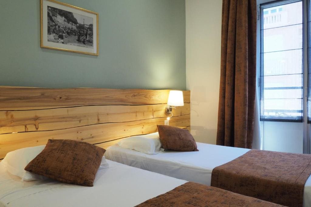 Standard Twin Room room - Image 3