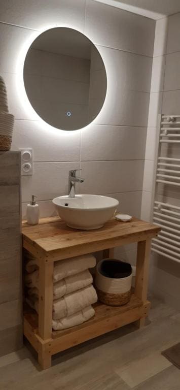 Family Room with Private Bathroom room - Image 1