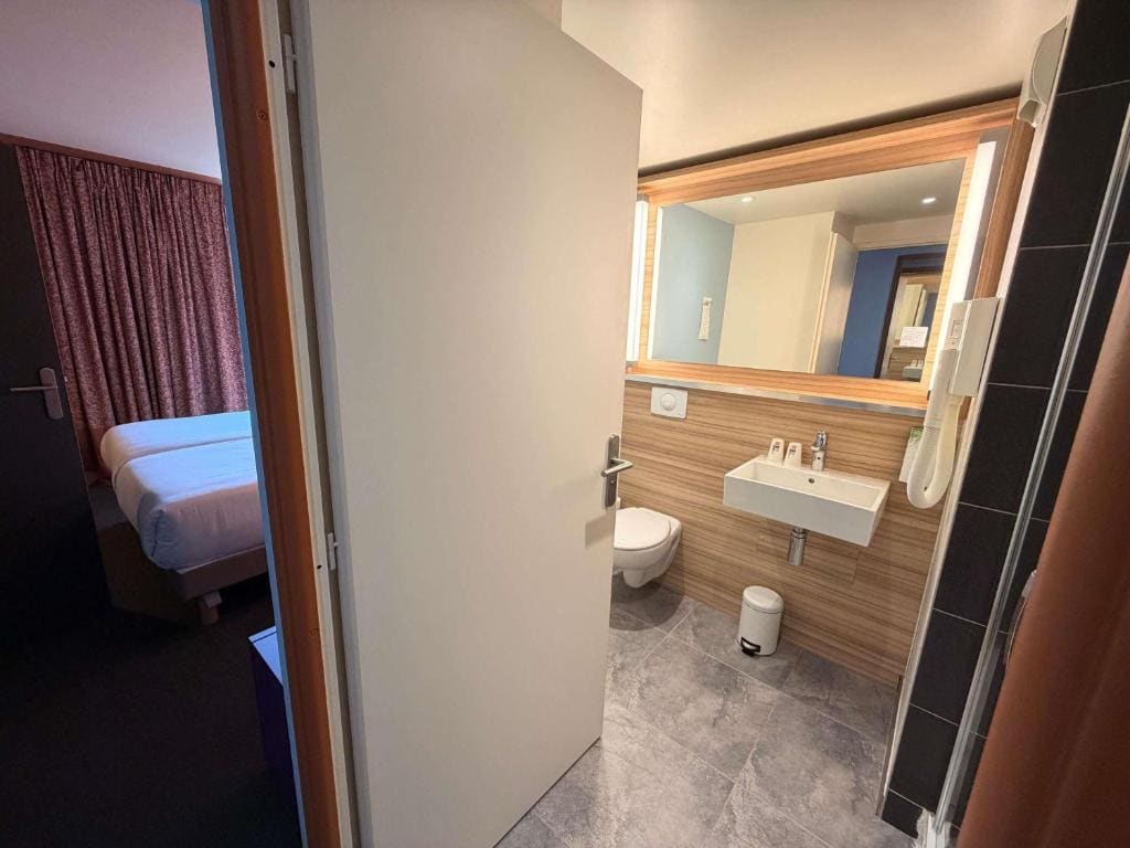 Family Twin Room room - Image 2