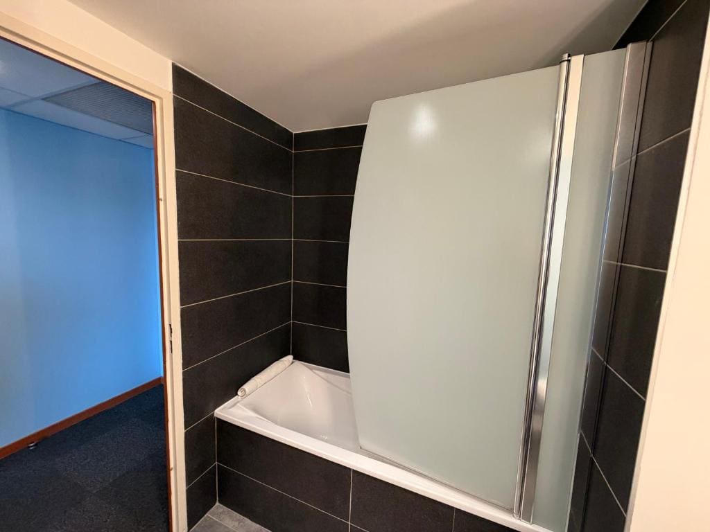 Standard Twin Room room - Image 2