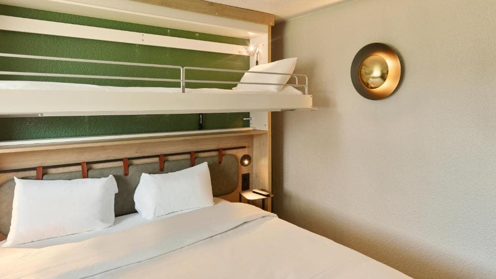 Standard Queen Room with One Bunk Bed room - Image 1