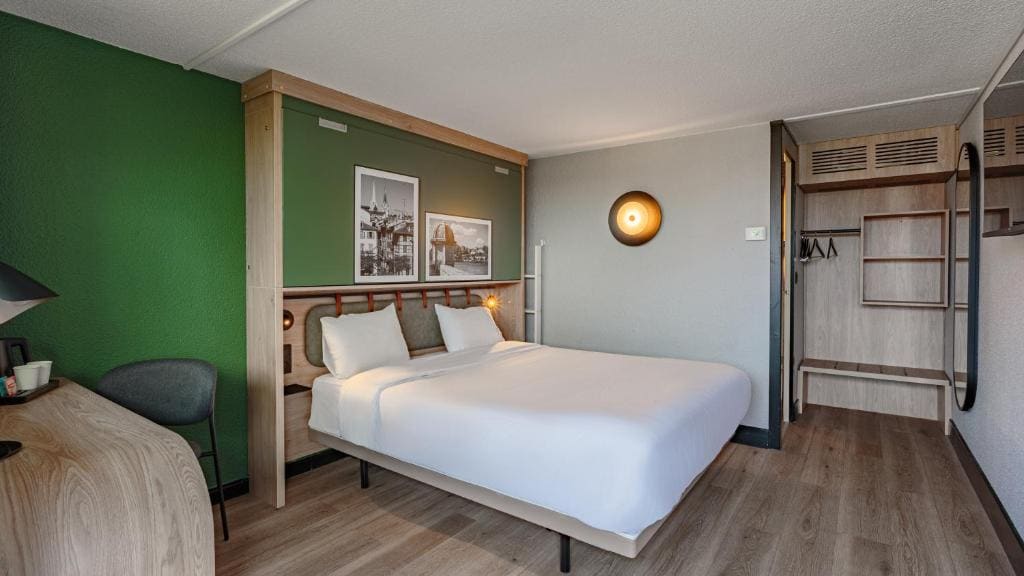 Standard Queen Room with One Bunk Bed room - Image 2