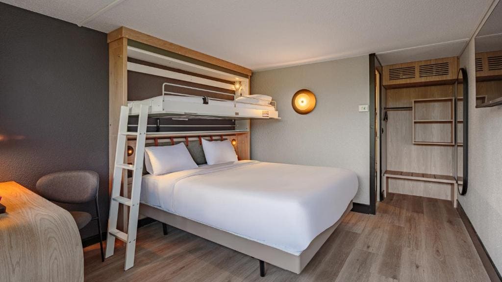 Standard Queen Room with One Bunk Bed room - Image 3