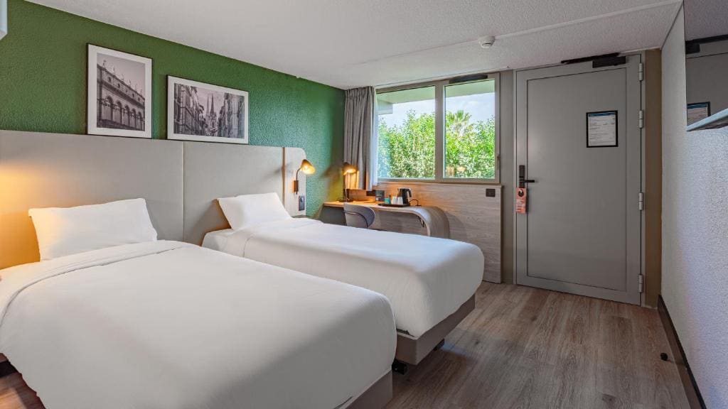 Standard Twin Room room - Image 1