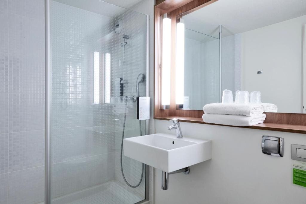 Standard Twin Room room - Image 1