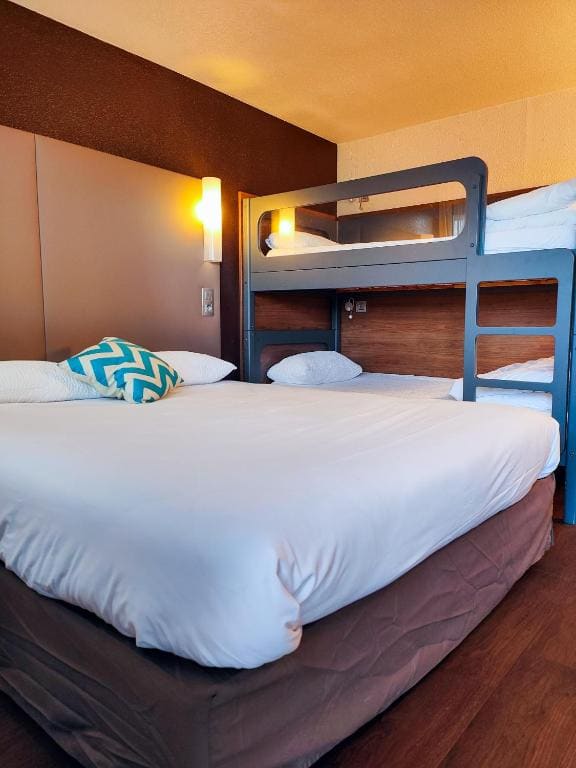 Family Room with One Double Bed and Two Bunk Beds room - Image 2