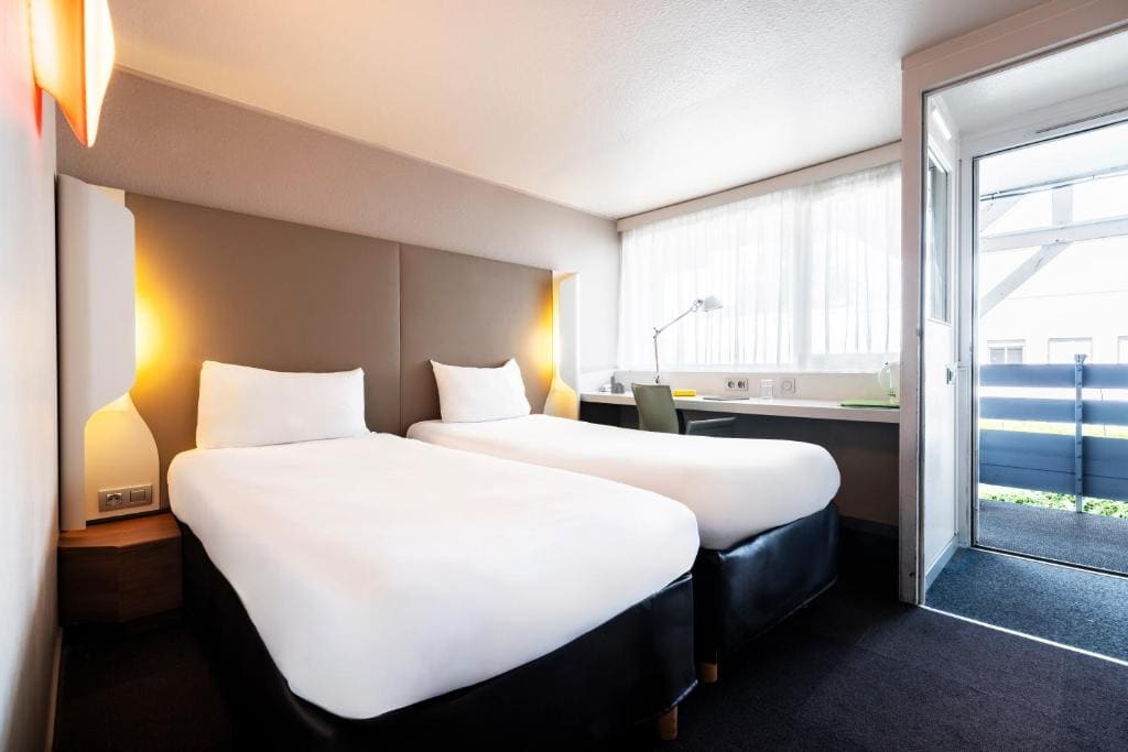 Standard Twin Room room - Image 1