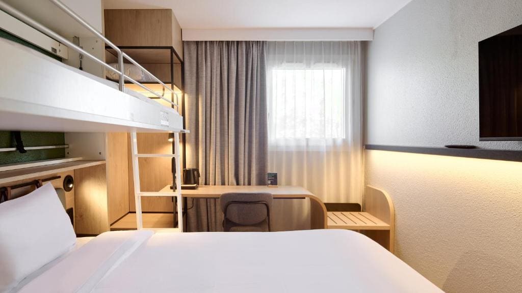 Standard Room - 1 Queen Bed 1 Bunk Bed room - Image 3